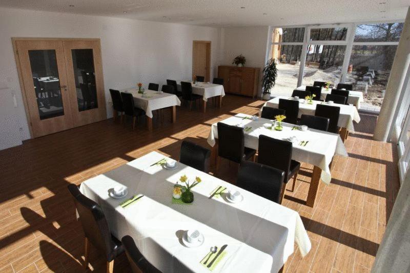 Hotel Am Interpark Großmehring Εξωτερικό φωτογραφία